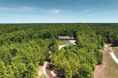 8303 Blackman, Kingsley, MI 49649