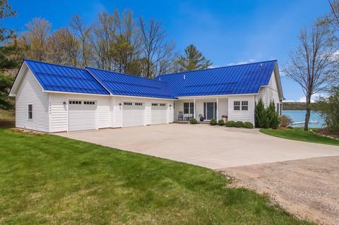 18494 Dougherty Ln, Traverse City, MI 49686
