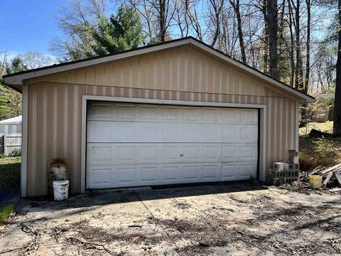 611 Beverly Dr, Harrison, MI 48625 photo 3