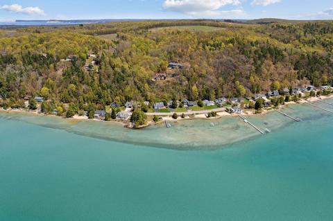2850 White Birch, Beulah, MI 49617