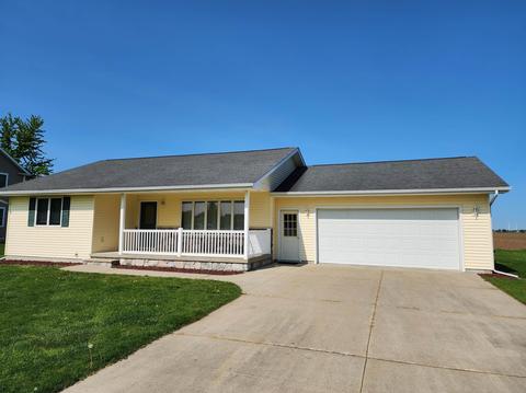 715 Wright St, Breckenridge, MI 48615