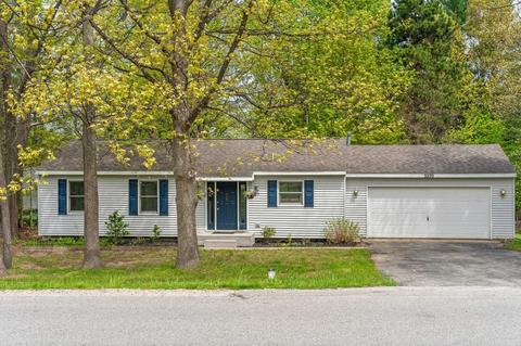 3270 English Woods Dr, Traverse City, MI 49686