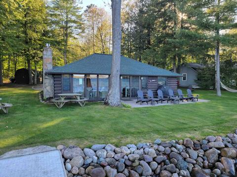 742 Lakewood Rd, Traverse City, MI 49685