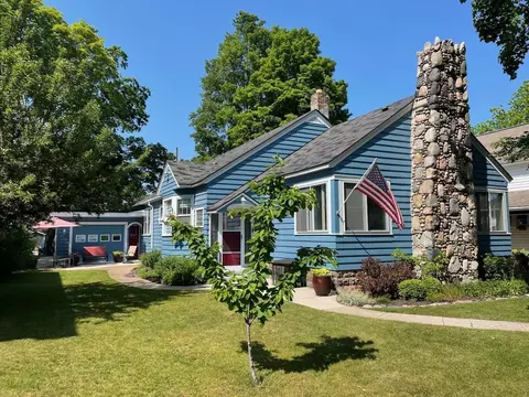 215 E Ninth St, Traverse City, MI 49684