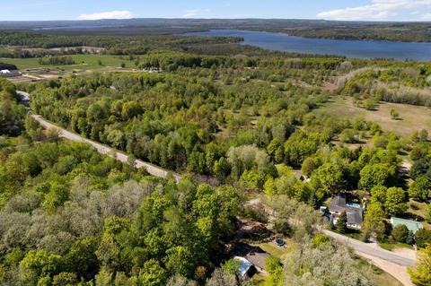 10400 Pickerel Lake Rd, Petoskey, MI 49770