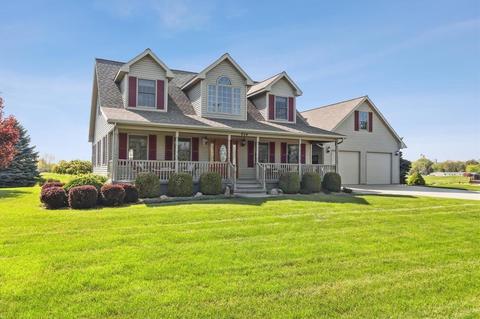 624 S Eighth St, Breckenridge, MI 48615