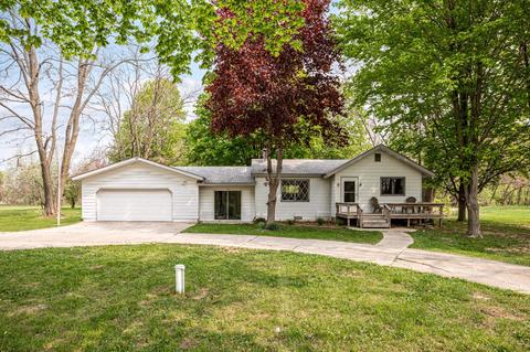 10942 Fowler Rd, Honor, MI 49640