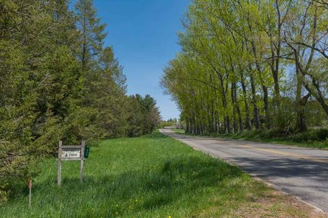 898 W Ryant Rd, Maple City, MI 49664
