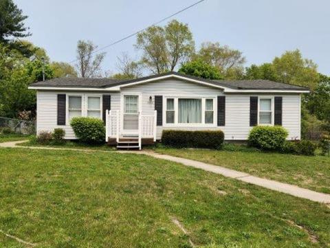 2922 Concord St, Traverse City, MI 49684