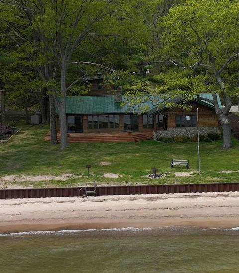 157 S Huron, Au Gres, MI 48703 photo 2