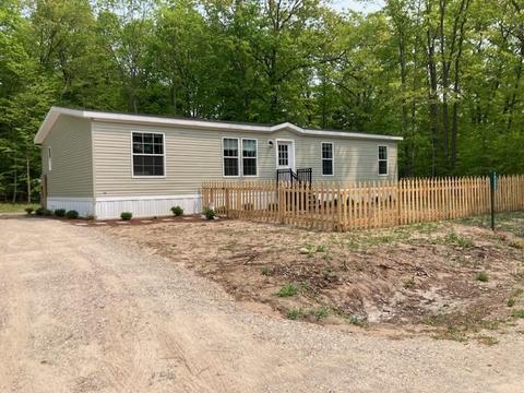 18898 Lakewood Cir #LOT : 59, Lake Ann, MI 49650