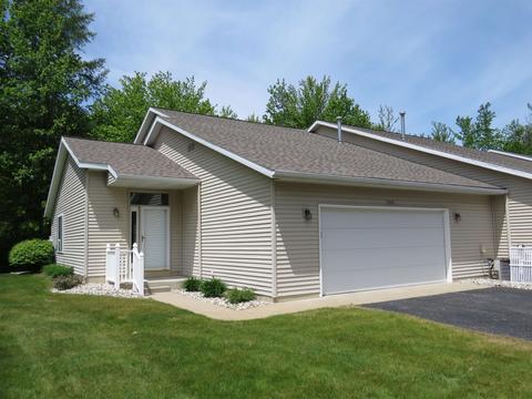 308 Woodside Cir, Cadillac, MI 49601