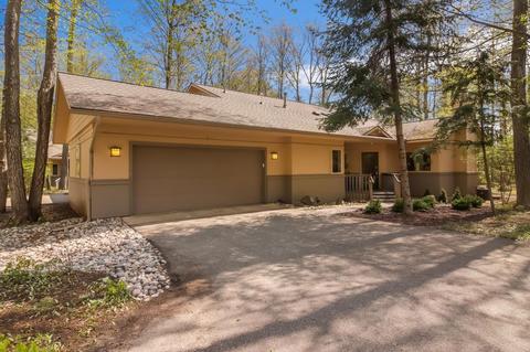 12055 S Woodwinds Cir #3, Traverse City, MI 49684