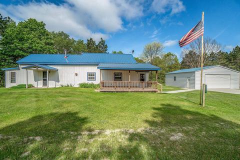 5057 N 17 Rd, Mesick, MI 49668