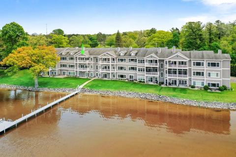 262 Locust Ln, Cadillac, MI 49601