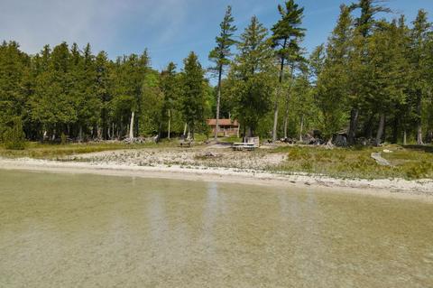 542 E Sugar Bay Ln, Cedar, MI 49621 photo 3