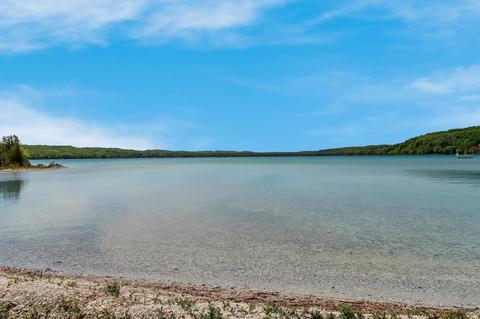 542 E Sugar Bay Ln, Cedar, MI 49621 photo 2