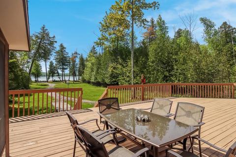 542 E Sugar Bay Ln, Cedar, MI 49621 photo 4
