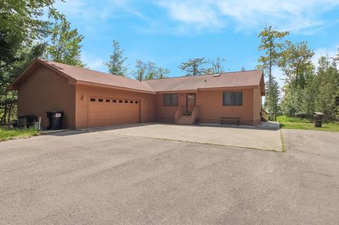542 E Sugar Bay Ln, Cedar, MI 49621