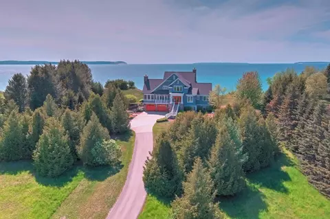 949 N Duck Lake Trl, Leland, MI 49654