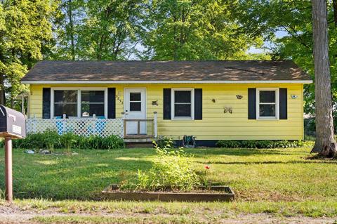 5853 Old Maple Trl, Grawn, MI 49637