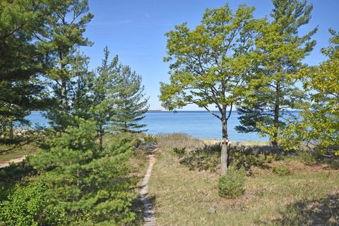 16 Beach Comber, Glen Arbor, MI 49636