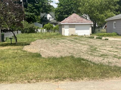 703 E Chapin St, Cadillac, MI 49601