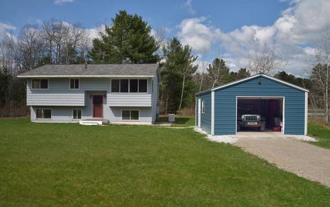 8507 E Fouch Rd, Traverse City, MI 49684
