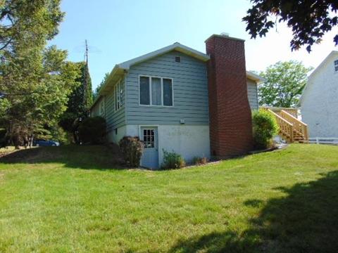 608 W Ctr, Ithaca, MI 48847 photo 3