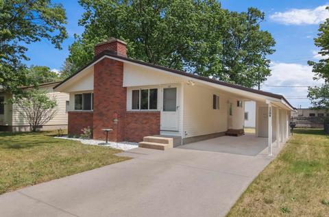 1209 Arbutus Ct, Traverse City, MI 49686