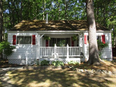 1356 S Bay Dr, Tawas City, MI 48763