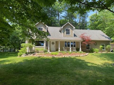 833 Birchwood Ave, Traverse City, MI 49686