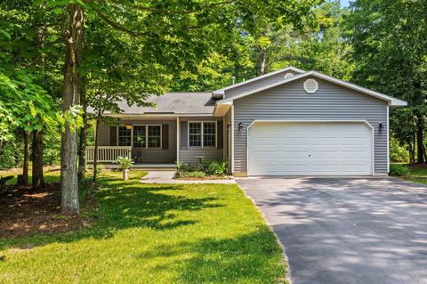 8417 Bent Pine Dr, Lake Ann, MI 49650
