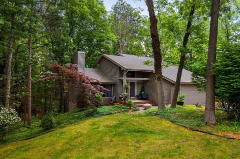 3552 Lookout Pt, Traverse City, MI 49686
