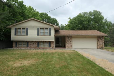 3292 N Genrich Dr, Sanford, MI 48657