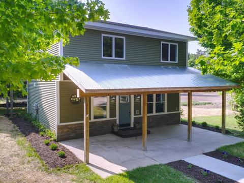 20 S Pine Tree Ln, Beulah, MI 49617