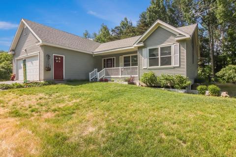3220 S Lake Shore Dr, Lake Leelanau, MI 49653