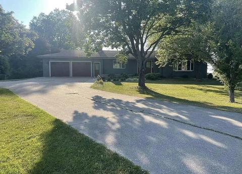5252 N Luce Rd, Alma, MI 48801