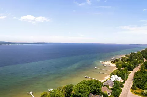 6355 Franklin Woods Dr, Traverse City, MI 49686