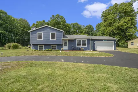 1711 Black Bark Ln, Traverse City, MI 49696