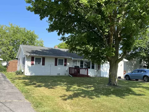 411 N 3rd St, Shepherd, MI 48883