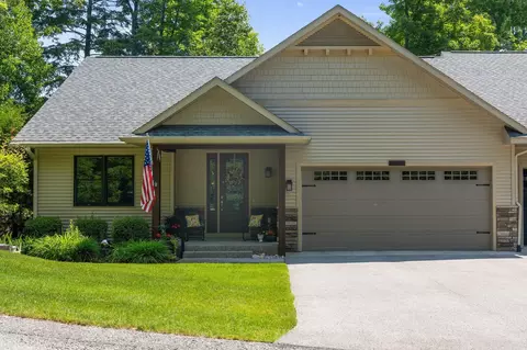 10027 E Sapphire Cir, Traverse City, MI 49684