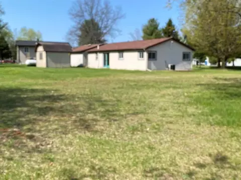 1340 Lakeview, Gladwin, MI 48624 photo 5