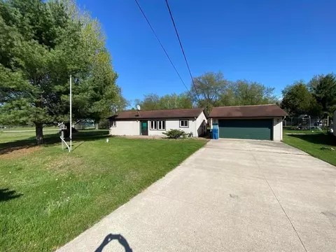 1340 Lakeview, Gladwin, MI 48624 photo 2