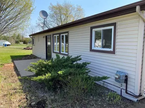 1340 Lakeview, Gladwin, MI 48624 photo 3