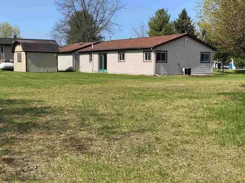 1340 Lakeview, Gladwin, MI 48624 photo 4