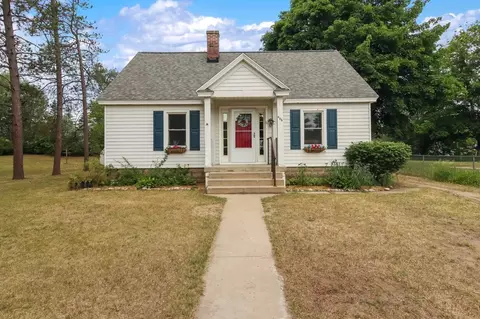 406 S Cherry St, Kalkaska, MI 49646