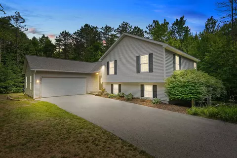10011 Betsie Creek Dr, Interlochen, MI 49643