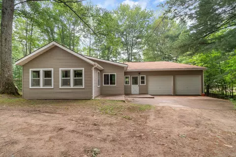 113 N Dodge Lk, Harrison, MI 48625