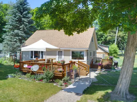 3141 Herron Rd, Frankfort, MI 49635